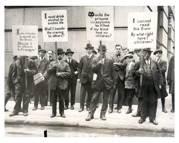 A photograph depicting A eugenics demonstration on Wall Street, 1915.
